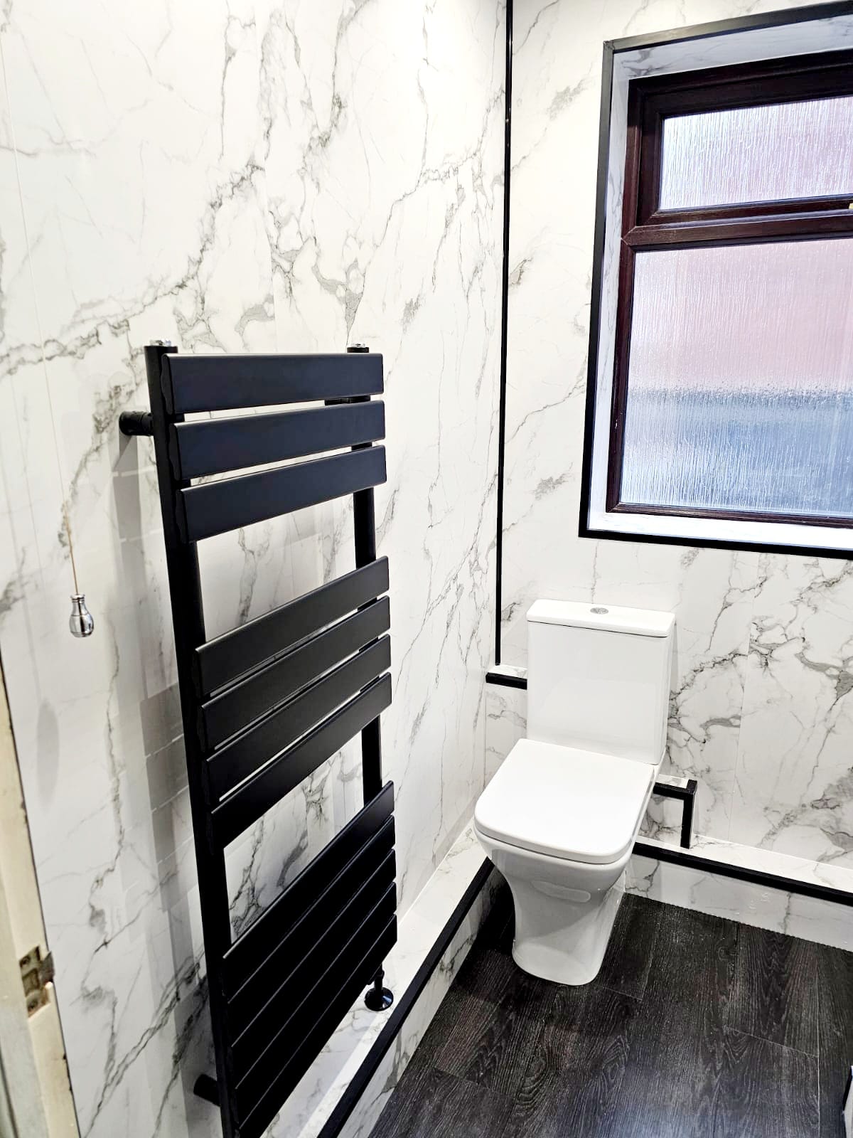 Marble-Effect Cloakroom