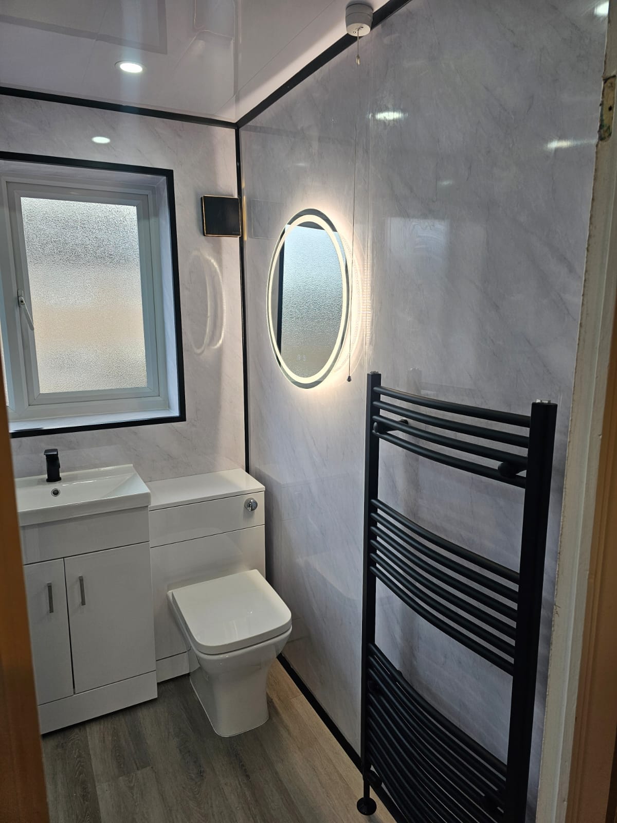 Compact Ensuite Refit